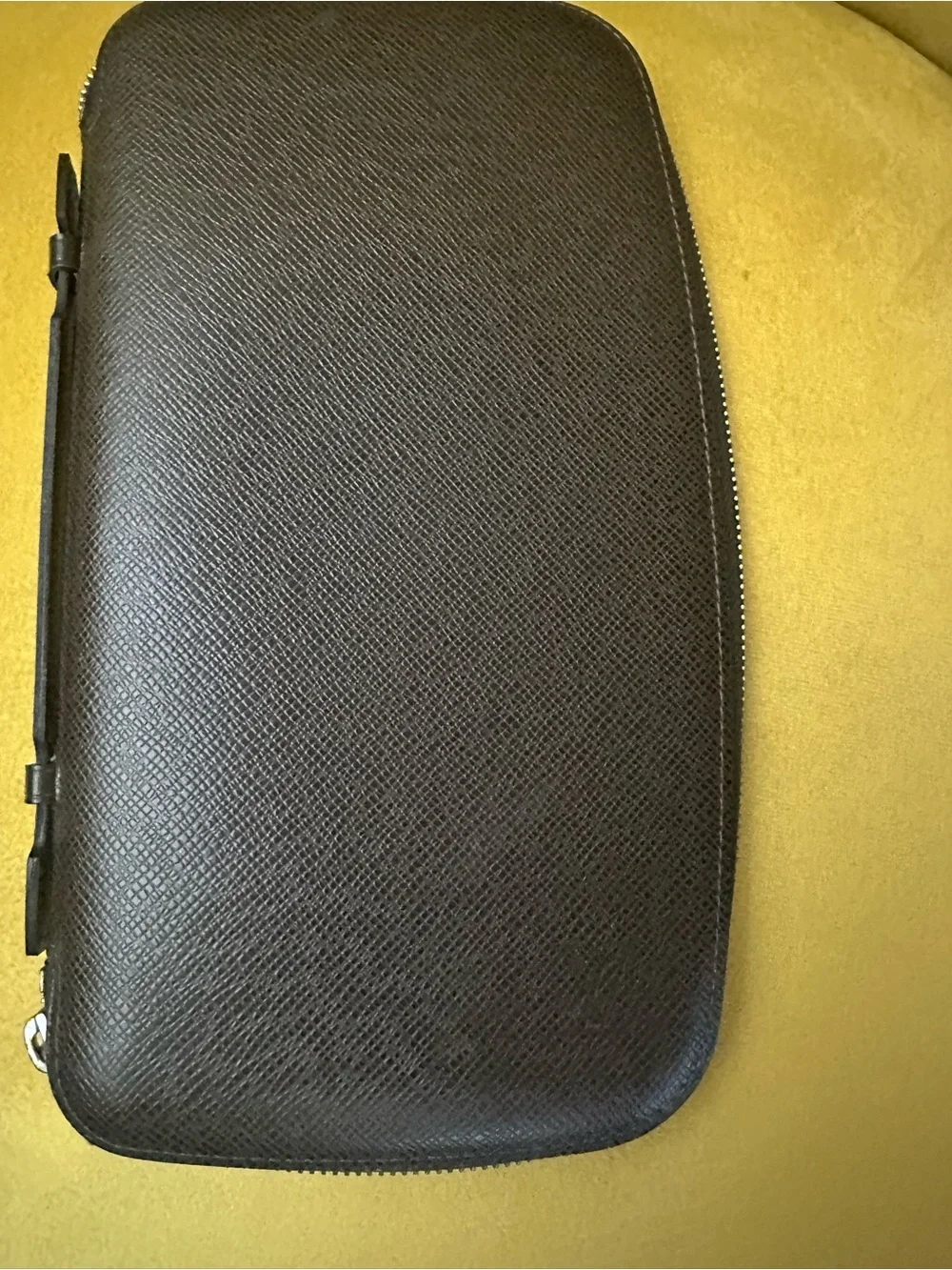 Louis Vuitton Taiga Brown Zip Around Travel Wallet - Authentic - Picture 2 of 9